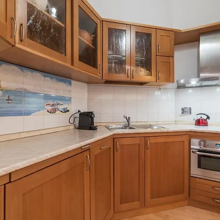 Guesthost - Multifunctional Apartment San Pietro-2